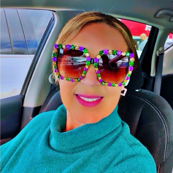 Meet your Posher, Dinah - Picture 1 of 2